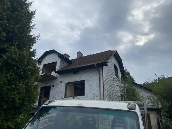 Wyburzanie budynku koparką - KUBAR Bielsko-Biała
