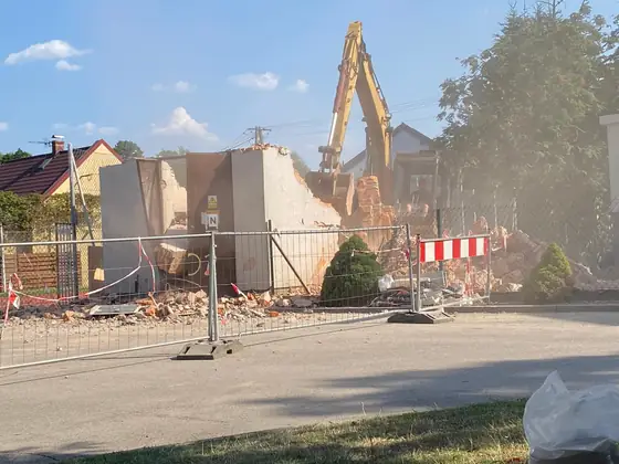 Koparko-ładowarka w pracy - KUBAR Bielsko-Biała